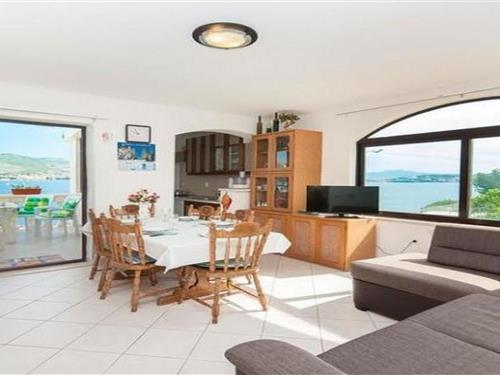 Ferielejlighed - 6 personer -  - 21223 - Okrug Donji