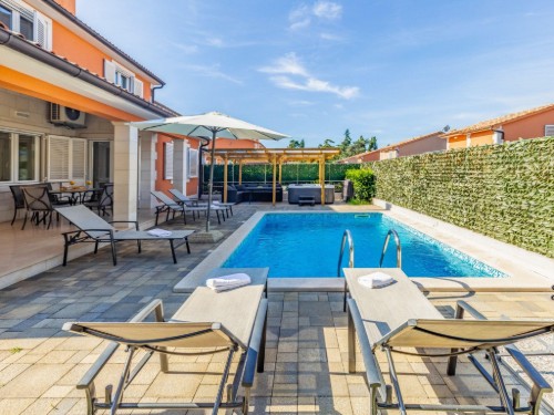 Holiday home - 8 persons -  - 52100 - Pula