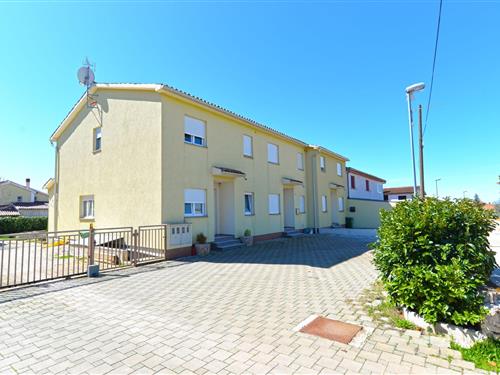 Holiday Home/Apartment - 6 persons -  - Pineta - 52212 - Valbandon