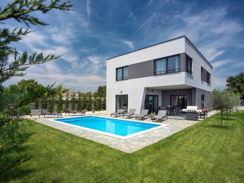 Holiday home - 8 persons -  - Jadreski - 52100 - Pula