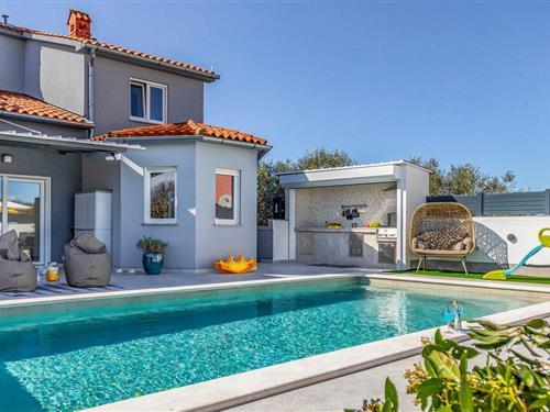 Holiday home - 8 persons -  - Radeki polje - Pula-Radeki Polje - 52100 - Pula