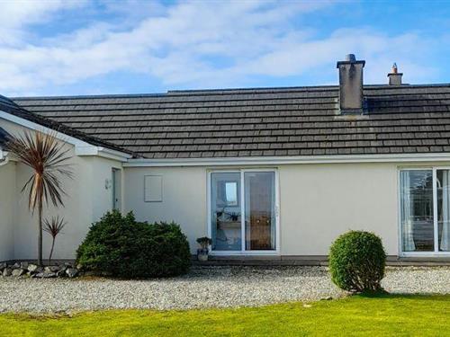 Holiday home - 7 persons -  - H71 H935 - Ballyconneely