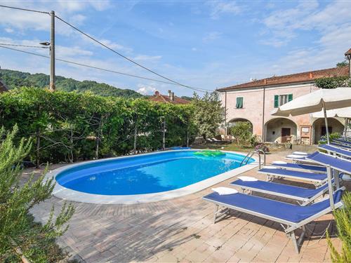 Holiday Home/Apartment - 6 persons -  - Via Sant'anna - 54026 - Castagnetoli