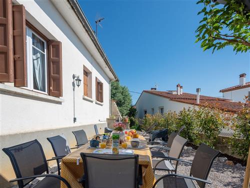 Holiday home - 7 persons -  - Fourques - 66300