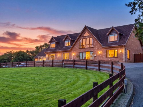 Holiday home - 14 persons -  - SA10 7DX - Neath