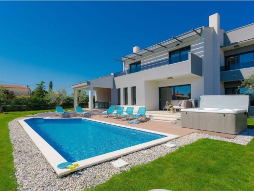 Holiday home - 8 persons -  - 52465 - Porec/Tar
