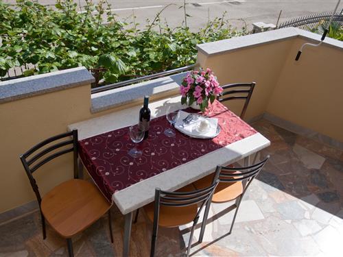 Holiday Home/Apartment - 4 persons -  - Novigrad - 52466 - Novigrad