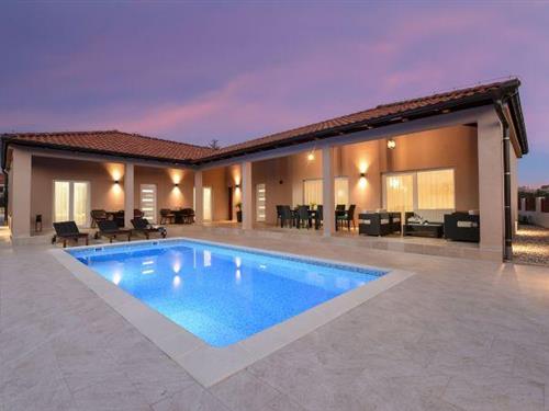 Holiday home - 8 persons -  - 23206 - Debeljak