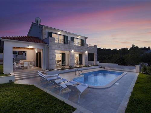 Holiday home - 8 persons -  - Jug - Brac-Makarac - 21405 - Makarac