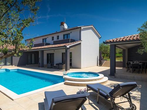 Holiday home - 10 persons -  - Komunal - 52100 - Pula