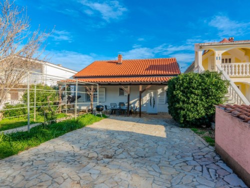 Holiday home - 6 persons -  - Ulica Dragovoljacka III - 23234 - Vir