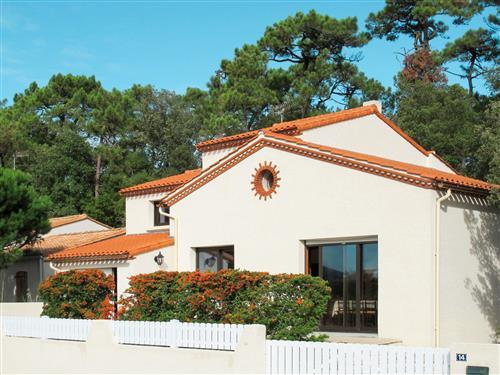 Holiday Home/Apartment - 6 persons -  - La Tranche Sur Mer - 85360