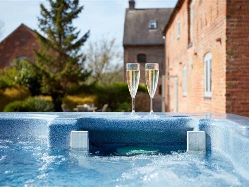 Holiday home - 10 persons -  - DE6 4NG - Ashbourne