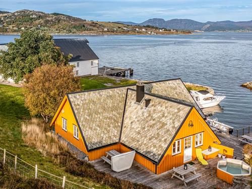 Holiday home - 11 persons -  - Hamna - Bringsinghaug/Storholmen - 6087 - Kvamsøy