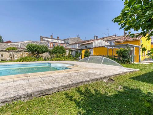 Holiday home - 3 persons -  - Faubourg Taillebourg - 17400 - Saint-Jean-D'angély