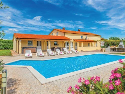Holiday home - 12 persons -  - Radeki Glavica - Pula-Radeki Glavica - 52206 - Marcana