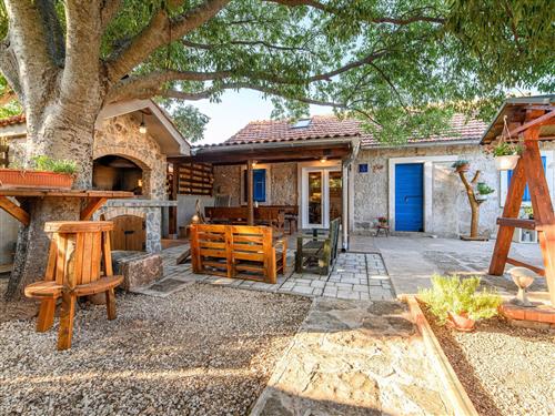 Holiday home - 4 persons -  - Badžim - 22221 - Konjevrate