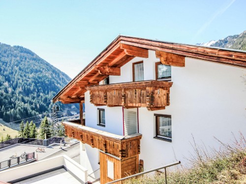 Vakantiehuis - 10 personen -  - 6572 - Flirsch