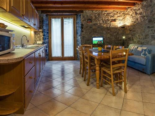 Holiday Home/Apartment - 6 persons -  - castello - 24060 - Riva Di Solto