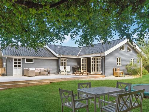 Sommerhus - 8 personer -  - Bøtøvej - Marielyst - 4873 - Væggerløse