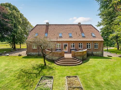 Sommerhus - 12 personer -  - Petershøj - Lindeballe - 7321 - Gadbjerg