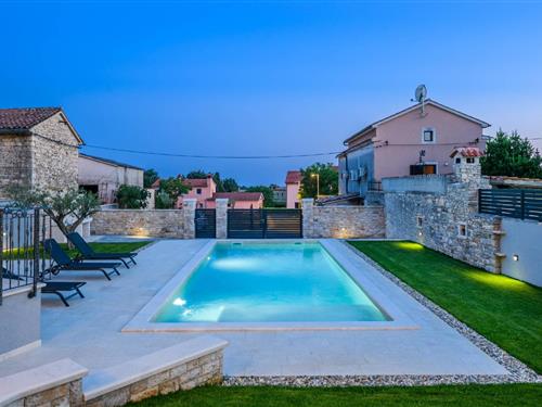 Holiday home - 8 persons -  - Bršcici - 52342 - Juršici