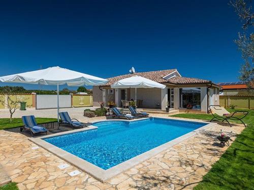 Holiday home - 9 persons -  - Sisanska cesta - 52100 - Pula