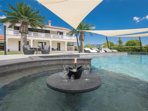 Holiday home - 15 persons -  - Sumber - Labin-Sumber - 52231 - Sumber