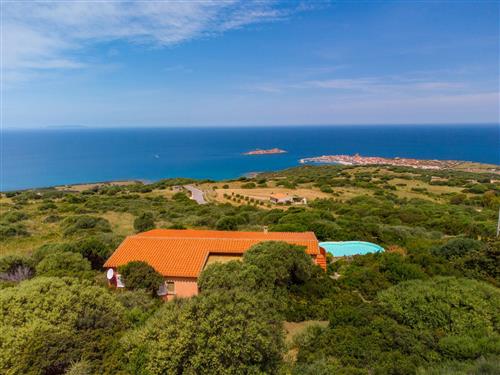 Holiday home - 12 persons -  - 07038 - Isola Rossa