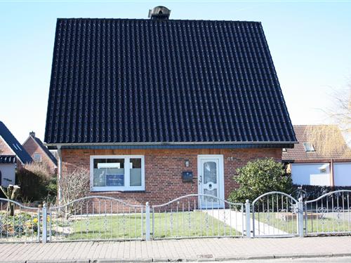 Holiday Home/Apartment - 4 persons -  - Landweg - 25761 - Büsum