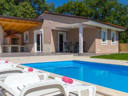 Holiday home - 8 persons -  - Valtura - 52100 - Pula