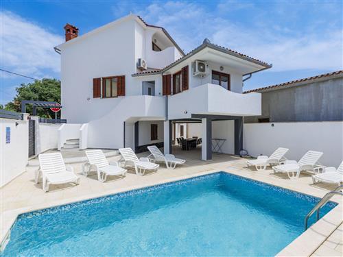 Holiday home - 7 persons -  - Pula - 52100