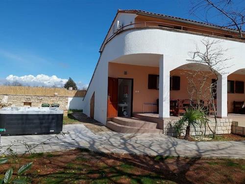 Holiday home - 6 persons -  - 52215 - Peroj