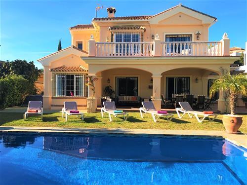 Sommerhus - 9 personer -  - Urb. MAJESTIC HILLS Villa - 29690 - Bahia De Casares