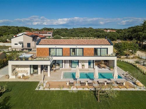 Holiday home - 10 persons -  - 52000 - Pazin