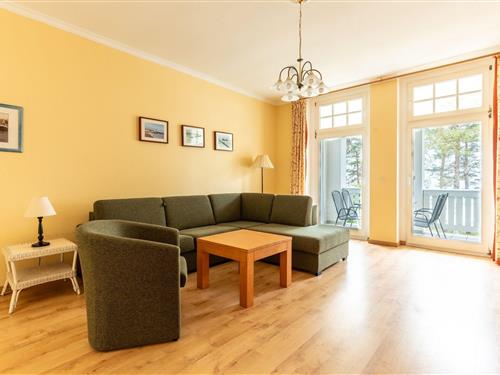 Holiday Home/Apartment - 5 persons -  - Strandpromenade - 18609 - Binz