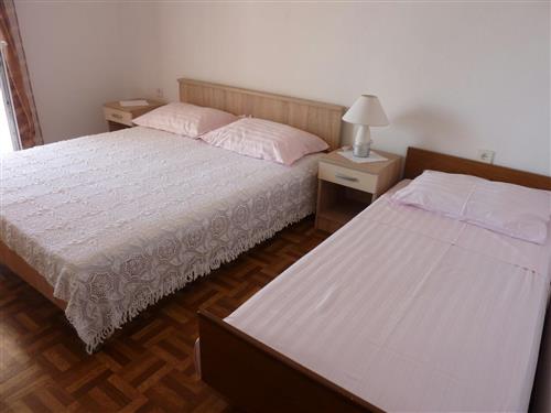 Holiday Home/Apartment - 2 persons -  - Metajna - 53296 - Metajna