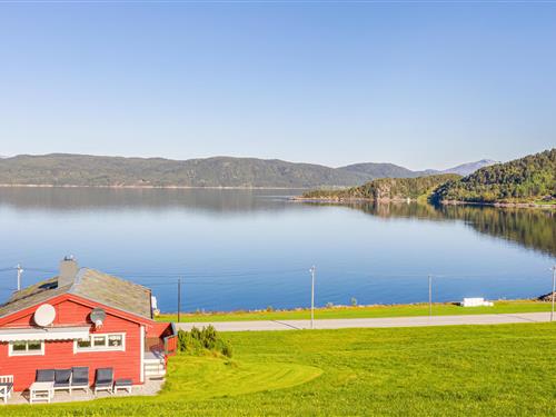 Feriehus / leilighet - 4 personer -  - Hjelvik - 6387 - Vågstranda