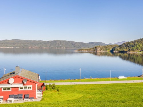 Holiday home - 4 persons -  - Hjelvik - 6387 - Vågstranda
