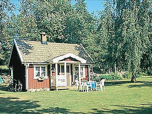 Holiday home - 2 persons -  - Barnebo - 384 91 - Blomstermåla