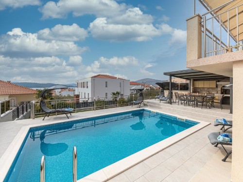 Holiday home - 10 persons -  - Tudorski put - Trogir-Okrug Gornji - 21223 - Okrug Gornji