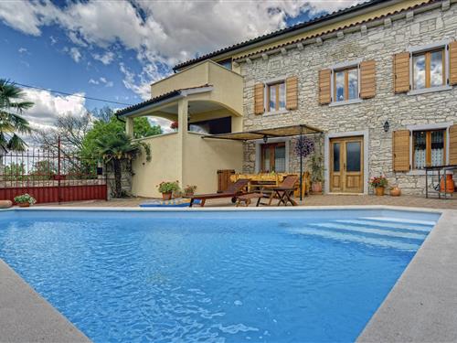 Holiday home - 8 persons -  - 52342 - Bršcici