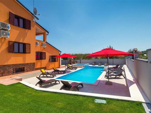 Holiday Home/Apartment - 14 persons -  - Fojbon - 52100 - Pula