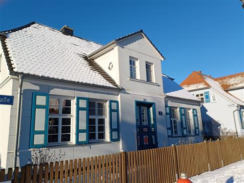 Holiday Home/Apartment - 4 persons -  - Lindenstraße - 18347 - Wustrow