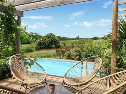 Holiday home - 6 persons -  - Charruaud - 33710 - Mombrier