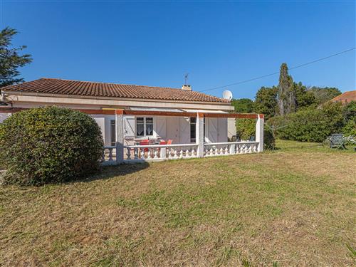 Holiday home - 5 persons -  - Six Fours - 83140