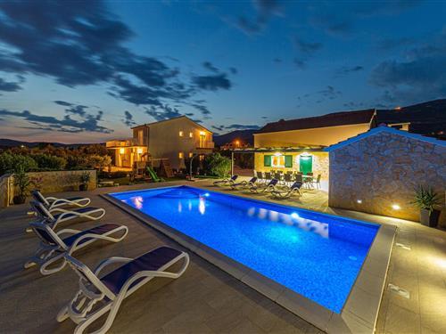 Sommerhus - 14 personer -  - Put Gospe Stomorije - Trogir-Kastel Stari - 21216 - Kastel Stari