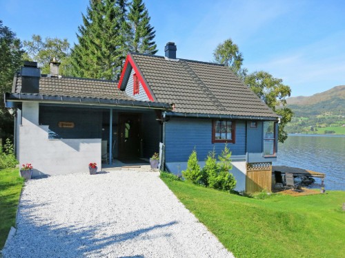 Holiday home - 6 persons -  - 6847 - Vassenden