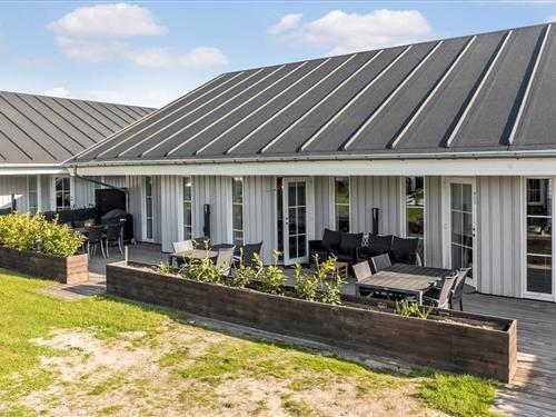 Holiday Home/Apartment - 5 persons -  - Marielyst Strandvej 25 D - Marielyst - 4873 - Væggerløse