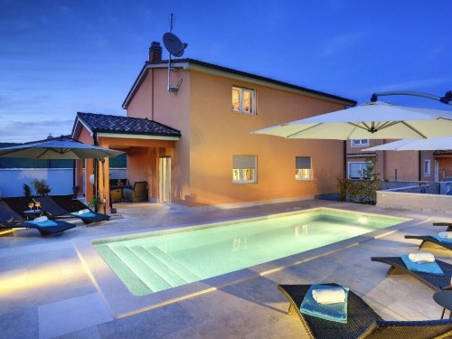 Villa - 6 persons -  - 52100 - Pula